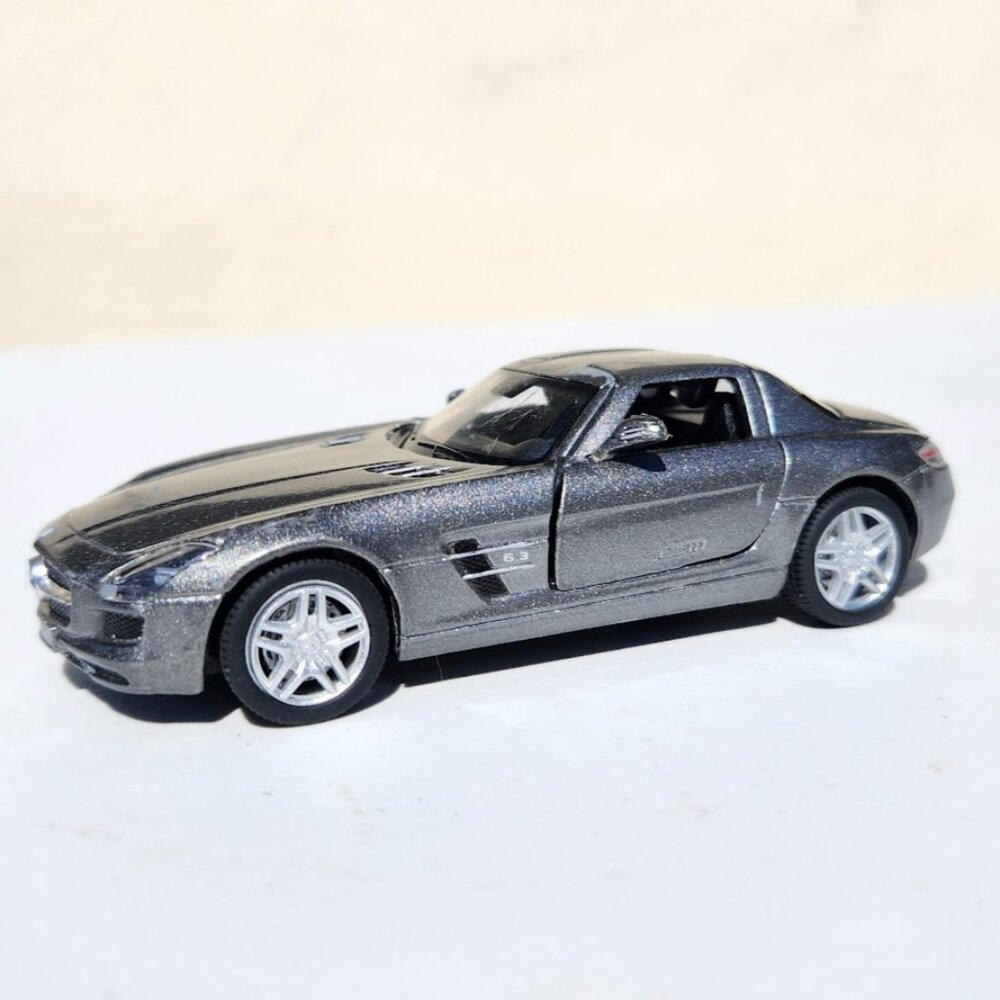 Mercedes-Benz SLS AMG 1:36 Scale Car Pull Back Dicast die cast 1/36